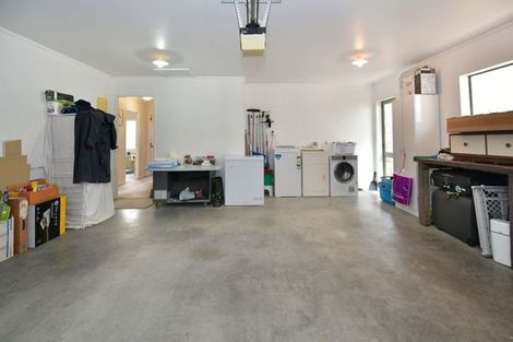 Photo of property in 4b Greta Place, Stanmore Bay, Whangaparaoa, 0932