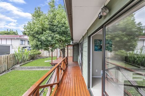Photo of property in 2/10 Redoubt Road, Goodwood Heights, Auckland, 2105