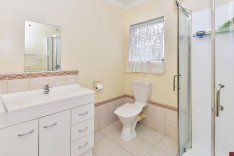 Photo of property in 12 Pistachio Place, Goodwood Heights, Auckland, 2105