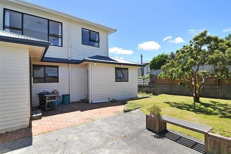 Photo of property in 11 Te Whiti Grove, Korokoro, Lower Hutt, 5012