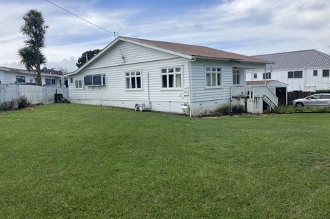 Photo of property in 11 Miro Street, New Lynn, Auckland, 0600