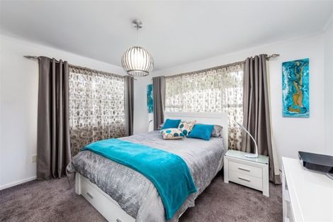 Photo of property in 25 Nor'east Drive, Northcross, Auckland, 0632