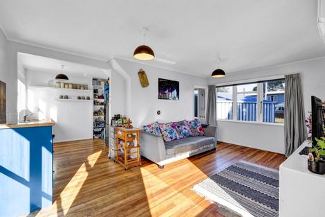 Photo of property in 10 Cook Street, Marfell, New Plymouth, 4310