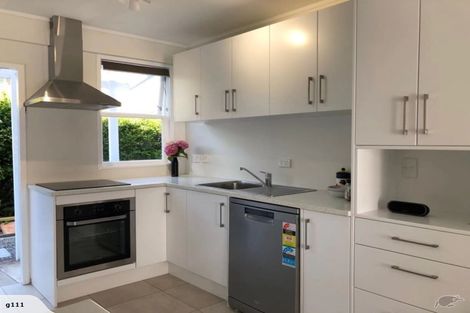 Photo of property in 3/2 Scarboro Terrace, Murrays Bay, Auckland, 0630