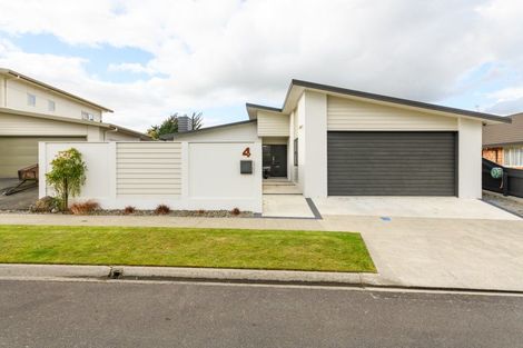 Photo of property in 4a Silkwood Place, Fitzherbert, Palmerston North, 4410