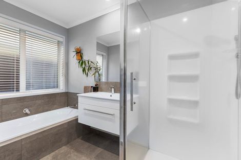 Photo of property in 26 Tiria Drive, Papamoa Beach, Papamoa, 3118