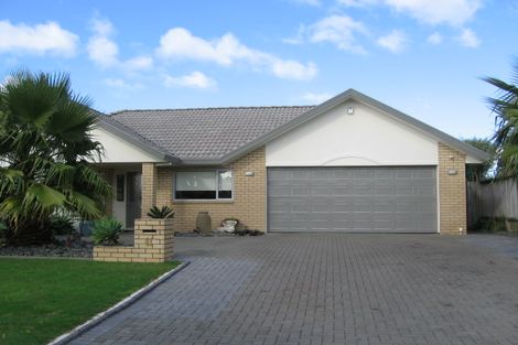 Photo of property in 11 Connemara Court, West Harbour, Auckland, 0618