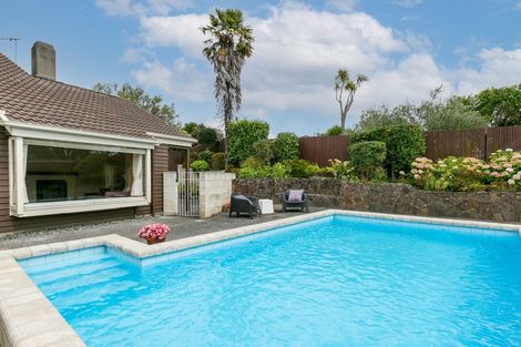 Photo of property in 19 Tauroa Road, Havelock North, 4130