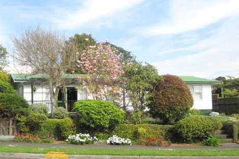 Photo of property in 17 Fairfax Terrace, Frankleigh Park, New Plymouth, 4310