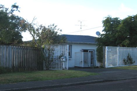 Photo of property in 1/1 Bruce Road, Glenfield, Auckland, 0629
