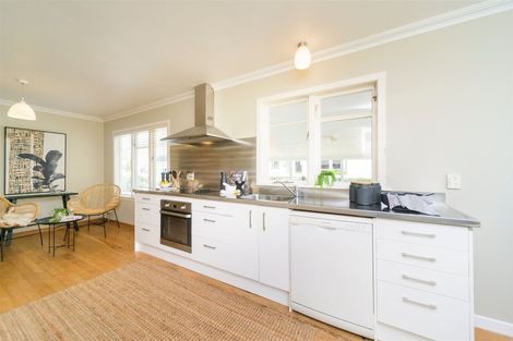 Photo of property in 16 Newcastle Street, Hokowhitu, Palmerston North, 4410