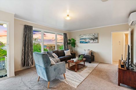 Photo of property in 1/32 Rosewarne Crescent, Glendene, Auckland, 0602