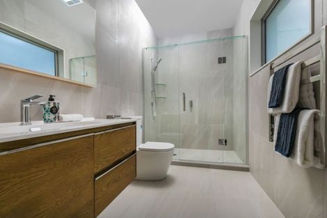 Photo of property in 16 Gilbransen Road, Kumeu, 0810