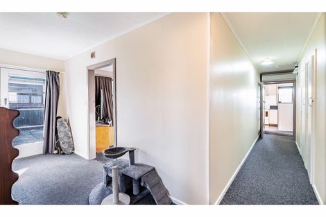 Photo of property in 8 Mackenzie Street, Winton, 9720