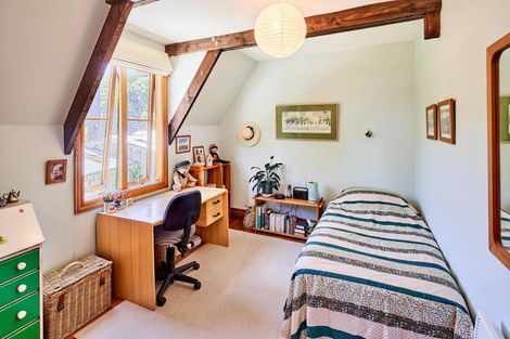 Photo of property in 15 Whiorau Grove, Lowry Bay, Lower Hutt, 5013