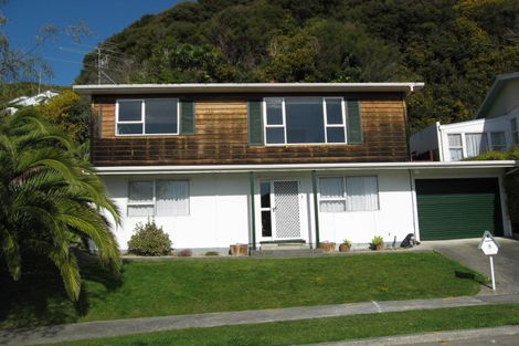 Photo of property in 5 Volkner Grove, Waterloo, Lower Hutt, 5011