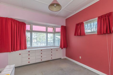 Photo of property in 47 Queenwood Road, Levin, 5510