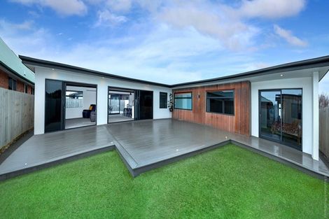 Photo of property in 14 Blue Gum Place, New Brighton, Christchurch, 8083
