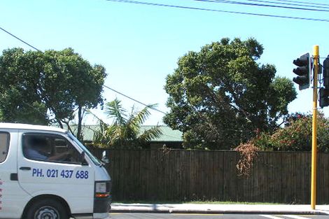 Photo of property in 131 Forrest Hill Road, Forrest Hill, Auckland, 0620