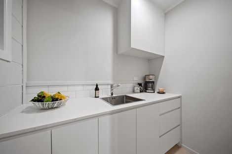 Photo of property in 6 Youngs Road, Papakura, 2110