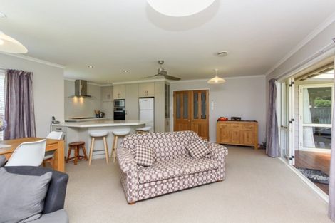 Photo of property in 18 Veale Road, Frankleigh Park, New Plymouth, 4310