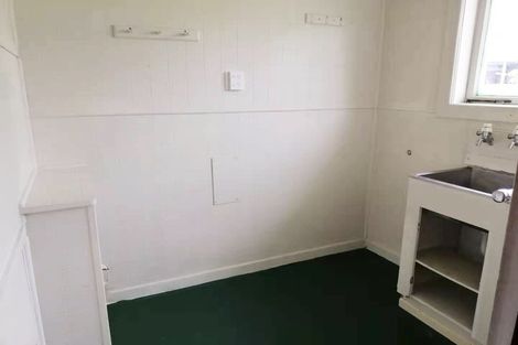 Photo of property in 2 Binsted Road, New Lynn, Auckland, 0600