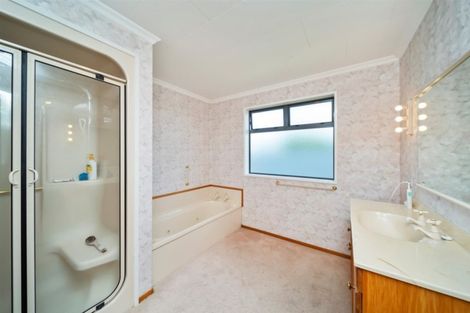 Photo of property in 1 Heather Lea, Hawera, 4610