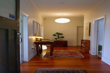 Photo of property in 1 Hungerford Road, Lyall Bay, Wellington, 6022
