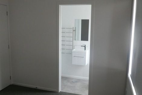 Photo of property in 4/504 Don Buck Road, Massey, Auckland, 0614