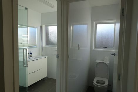 Photo of property in 1/1 Kaihu Street, Northcote, Auckland, 0627