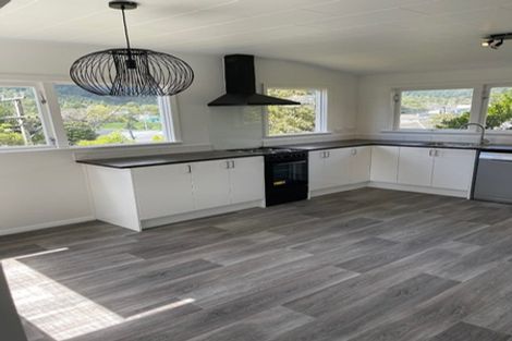 Photo of property in 37 Bird Grove, Stokes Valley, Lower Hutt, 5019