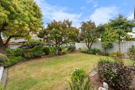 Photo of property in 21 Thornwood Place, Redwood, Christchurch, 8051