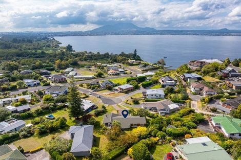 Photo of property in 8 Earle Place, Acacia Bay, Taupo, 3330