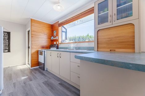 Photo of property in 11 Atua Street, Waikanae Beach, Waikanae, 5036