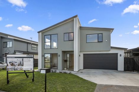 Photo of property in 11 Koiora Road, Clarks Beach, 2122