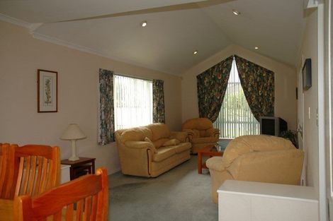 Photo of property in 12 Mellefont Close, East Tamaki Heights, Auckland, 2016