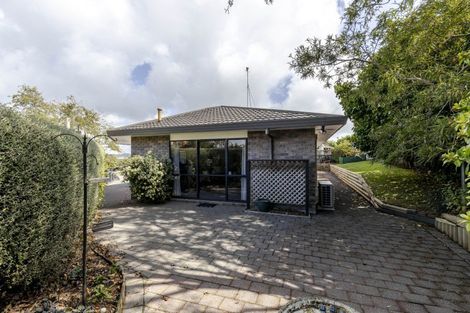 Photo of property in 15 Sandel Rise, Merrilands, New Plymouth, 4312