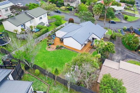 Photo of property in 22 Jumento Place, Unsworth Heights, Auckland, 0632