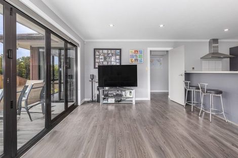 Photo of property in 10 Tararua Close, Aotea, Porirua, 5024