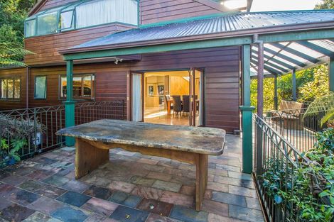Photo of property in 64 Scenic Drive, Titirangi, Auckland, 0604