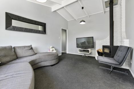 Photo of property in 14 Pitcher Place, Glen Eden, Auckland, 0602