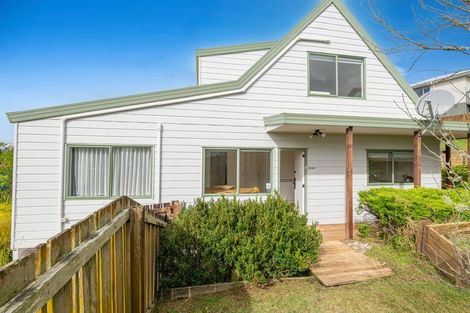 Photo of property in 28 Barbados Drive, Unsworth Heights, Auckland, 0632