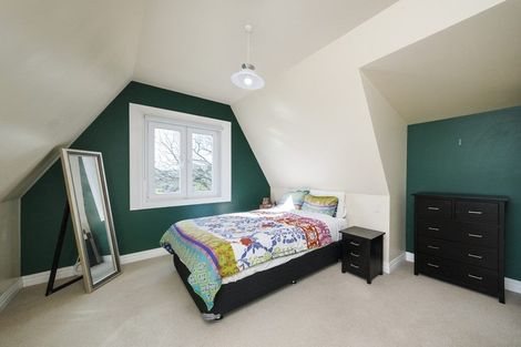 Photo of property in 27 Springdale Grove, Fitzherbert, Palmerston North, 4410