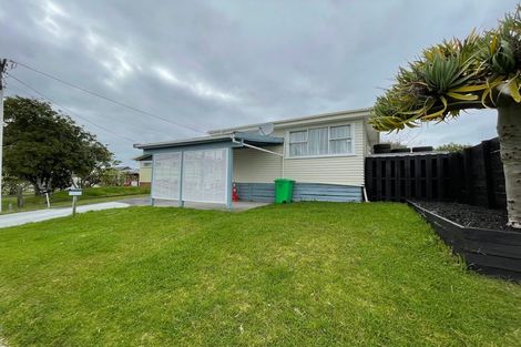 Photo of property in 1 Marlene Avenue, Te Atatu South, Auckland, 0610