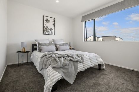 Photo of property in 11 Koiora Road, Clarks Beach, 2122