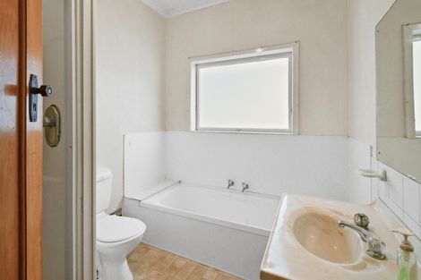 Photo of property in 64 Alfriston Road, Manurewa East, Auckland, 2102