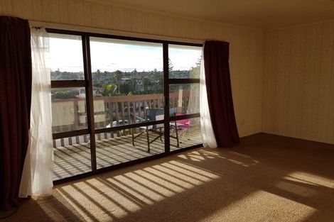 Photo of property in 907 Beach Road, Waiake, Auckland, 0630