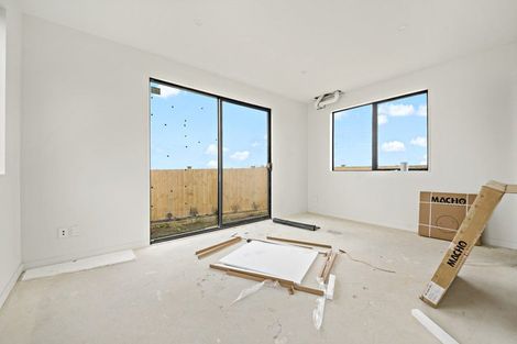 Photo of property in 43 Evergreen Parade, Rosehill, Papakura, 2113