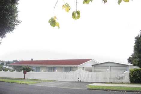 Photo of property in 2 Leewood Place, Pakuranga Heights, Auckland, 2010