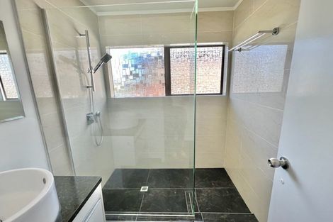 Photo of property in 2/260 Sunset Road, Windsor Park, Auckland, 0632